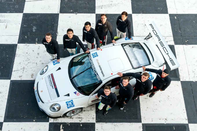 Porsche junior groep bovenaf